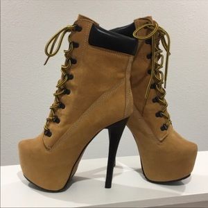 Brand new- zigi ny girl 'jo' platform booties